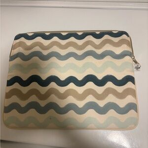 Wave Pattern Laptop Sleeve